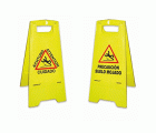 Panel amarillo precaución suelo mojado